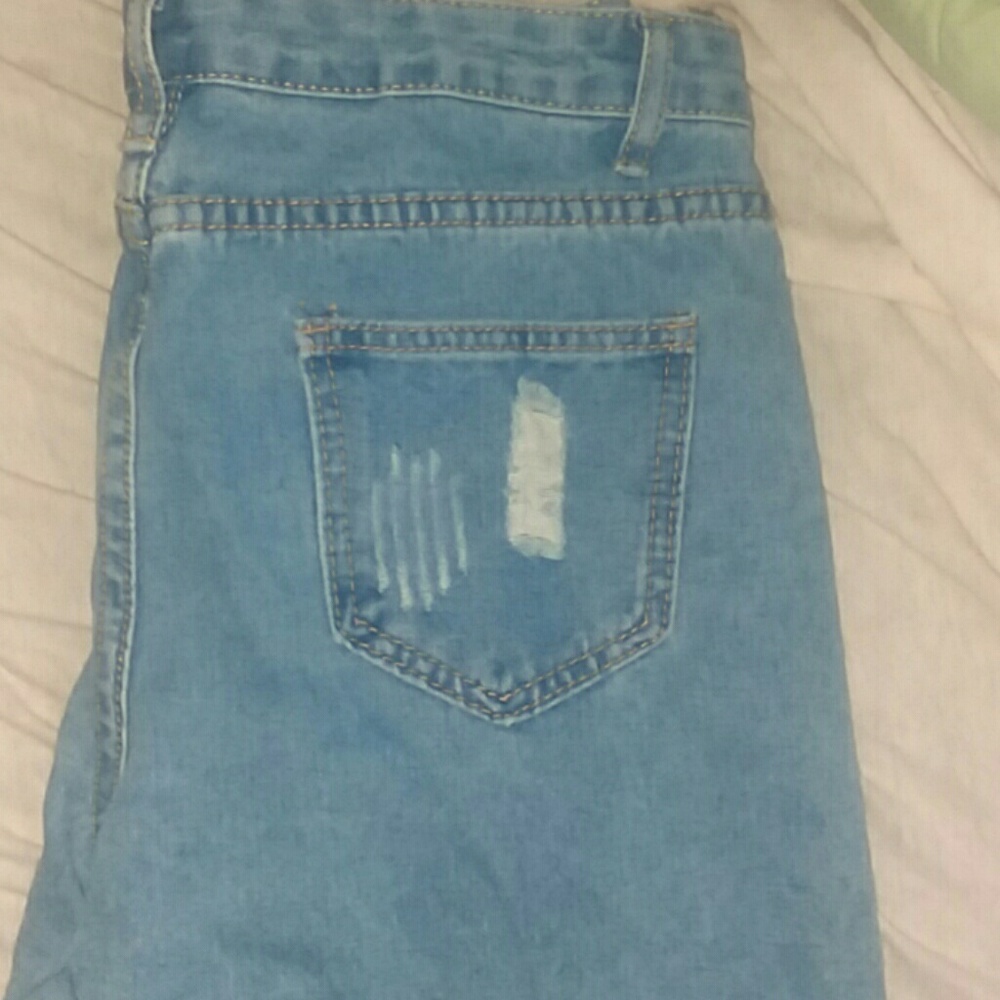 Distressed jeans - Picture 2 of 2